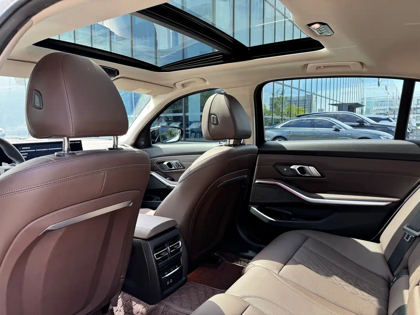 BMW 3 Series 2023 325Li M Sport Black Night Package фото 9