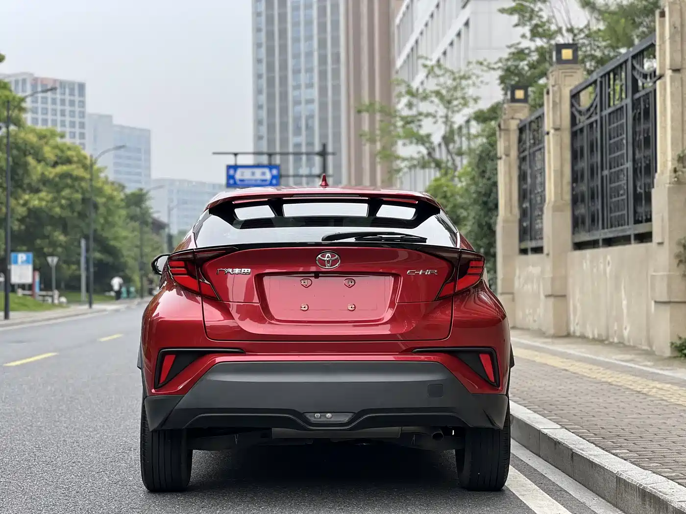 Toyota C-HR 2021 2.0L Luxury Edition фото 5
