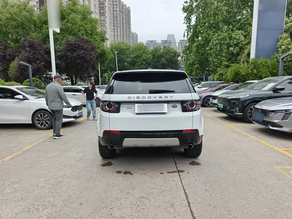 Land Rover Discovery Sport 2016 2.0T HSE фото 8