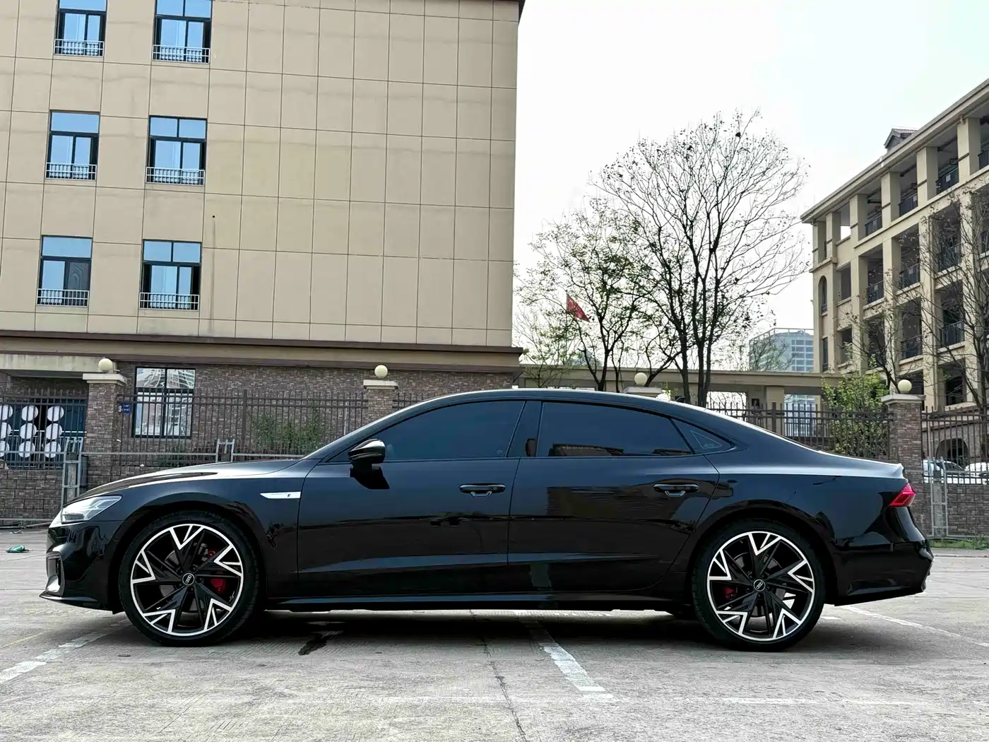 Audi A7L 2024 45 TFSI quattro S-line Black Warrior Edition фото 12