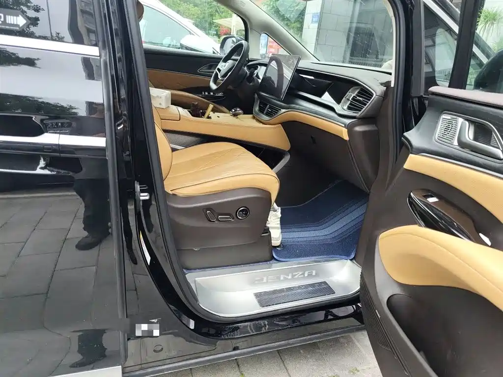 Denza D9 2024 DM-i 980 AWD Prestige фото 20