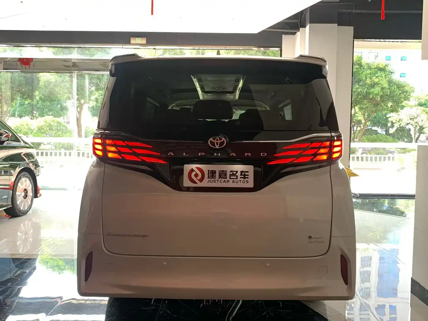 Toyota Alphard 2024 Hybrid 2.5L Ultimate Enjoyment Edition фото 4