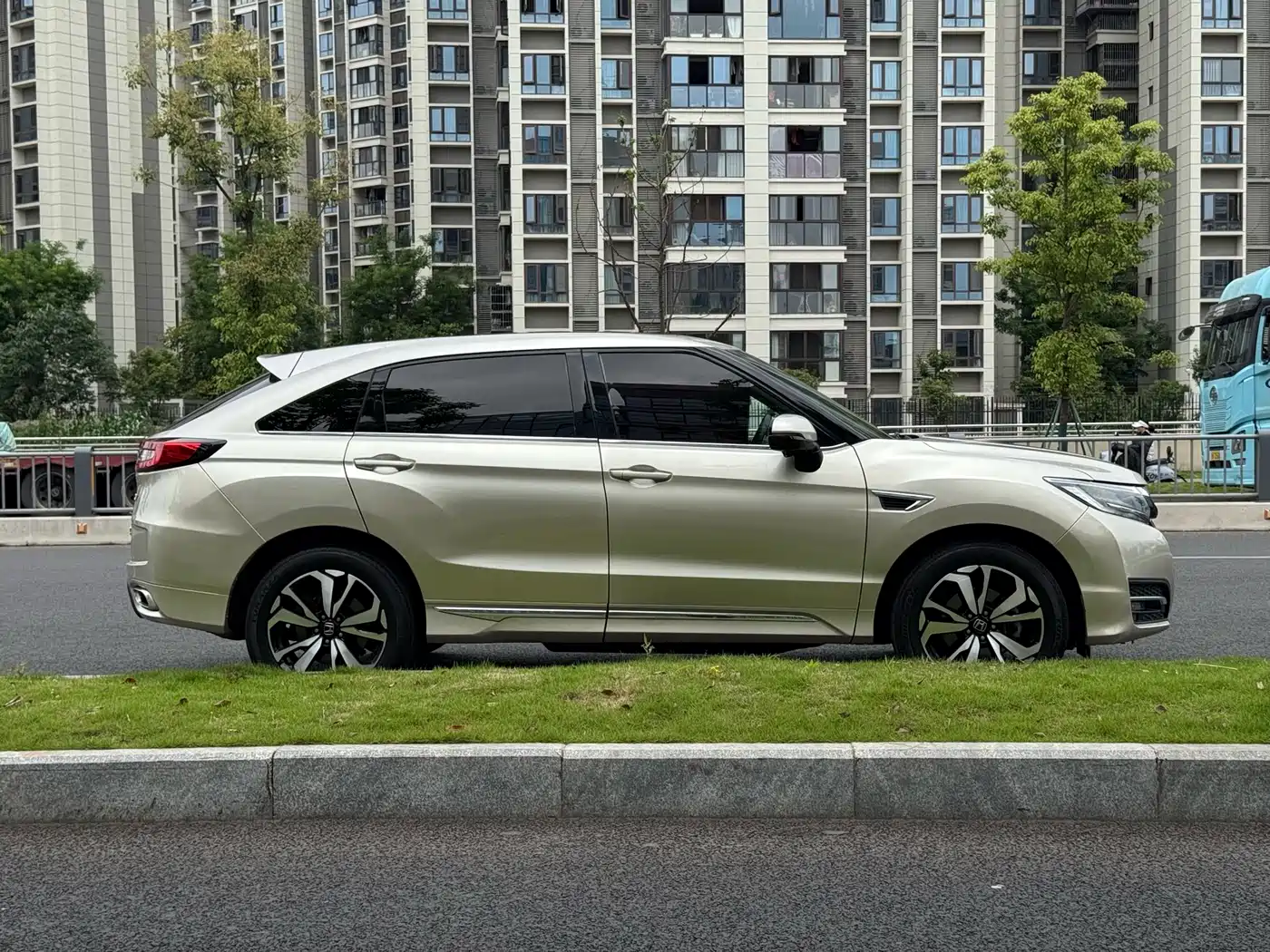 Honda UR-V 2017 2017 240TURBO 2WD Luxury Edition China V