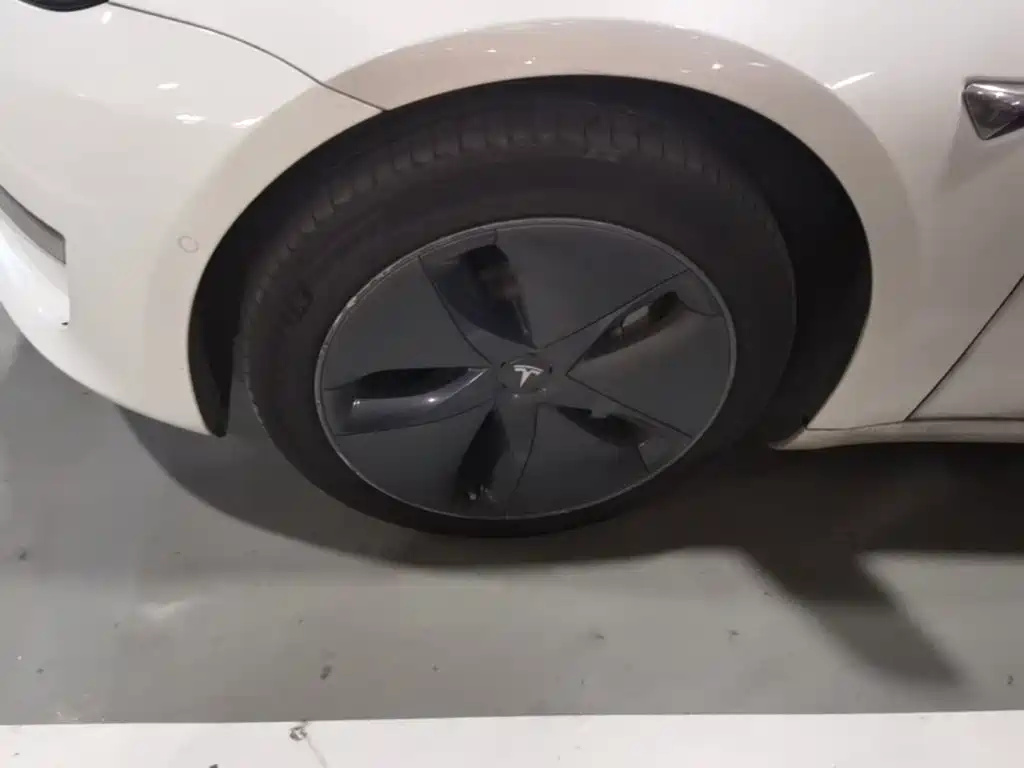 Фото 23 - Tesla Model 3