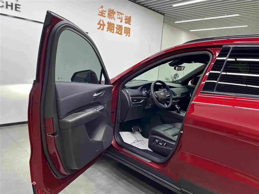 Фото 6 - Cadillac XT4