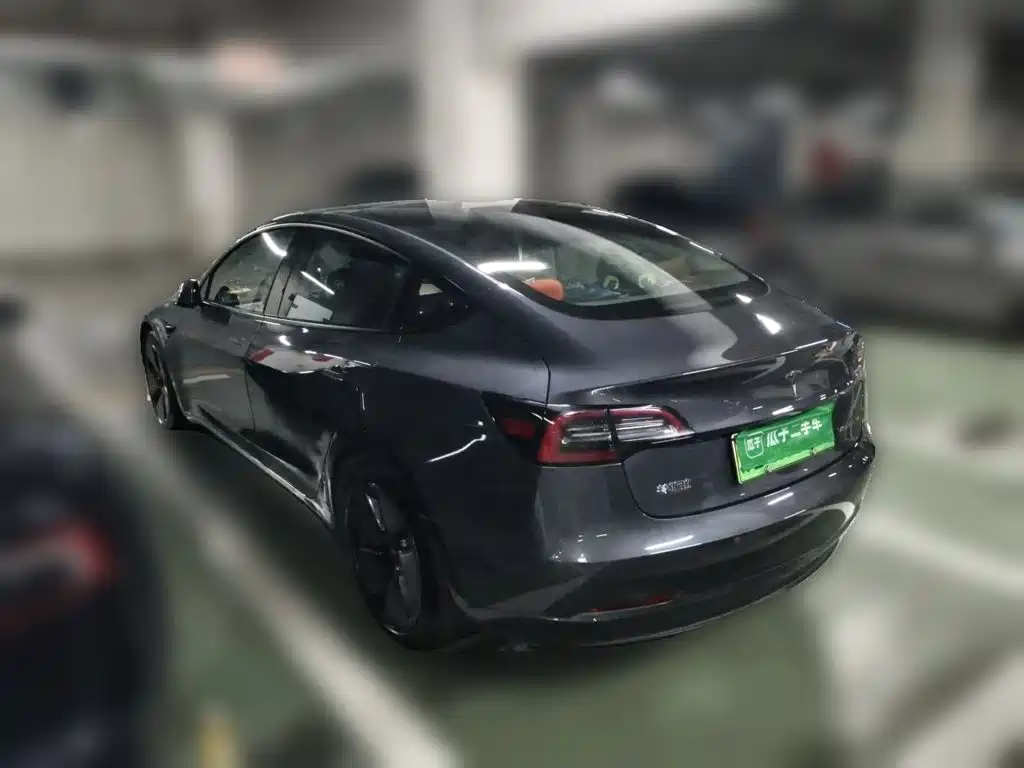 Фото 25 - Tesla Model 3