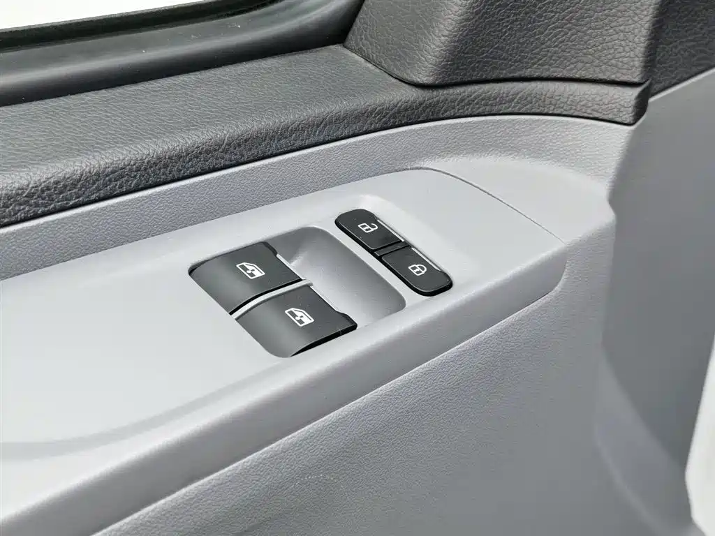 SAIC Maxus Xintu V80 2025 Model PRO Aoyun 2.0T Automatic Short Wheelbase Medium Roof 5/6-seater фото 9