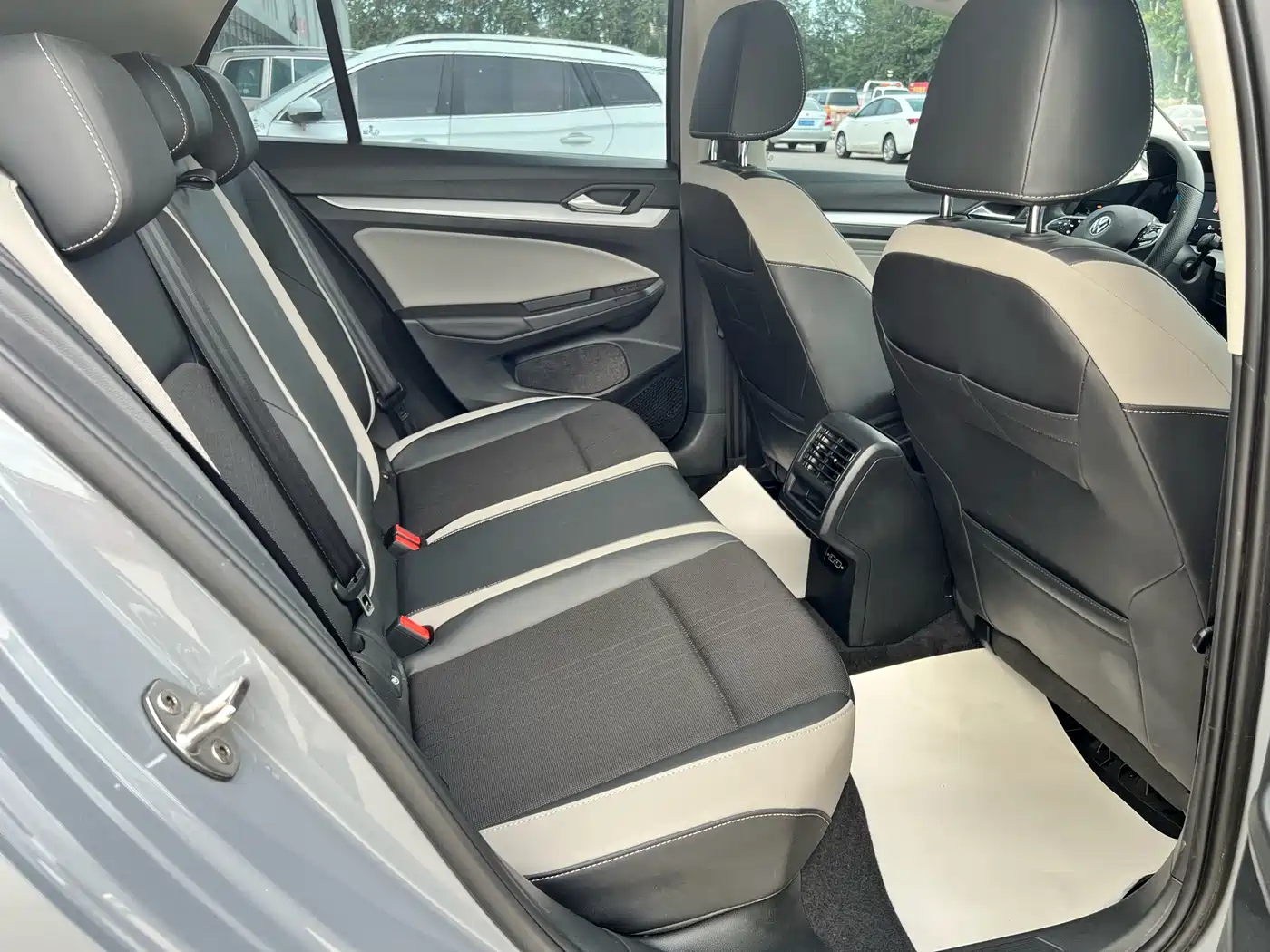 Volkswagen Golf 2023 280TSI DSG Pro 20th Anniversary Edition фото 13