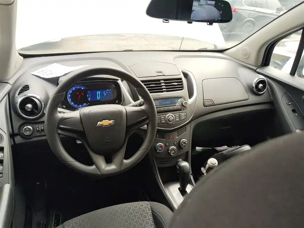 Chevrolet Trax 2016 1.4T Automatic 2WD Comfort Sunroof Edition фото 6