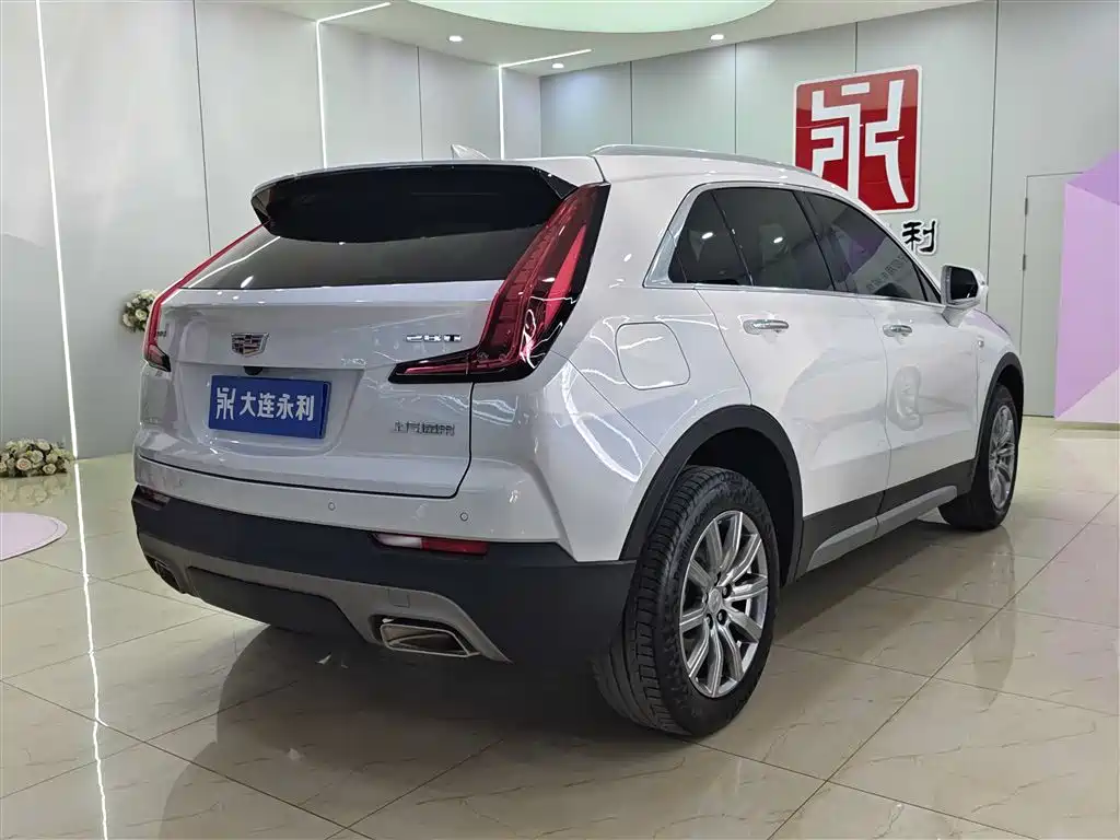 CADILLAC XT4