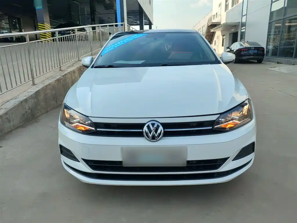 Volkswagen Polo 2019 Plus 1.5L Automatic Panorama Enjoyment Edition фото 3