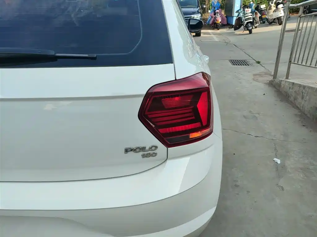 Volkswagen Polo 2019 Plus 1.5L Automatic Panorama Enjoyment Edition фото 8
