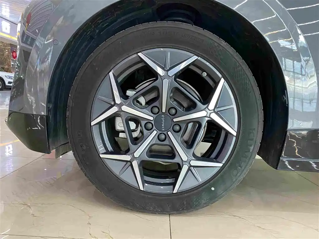 صورة 5 - Lynk & Co Z20