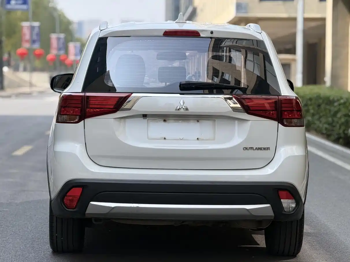 Mitsubishi Outlander 2018 2.0L 2WD Glory Edition 5-seater фото 9