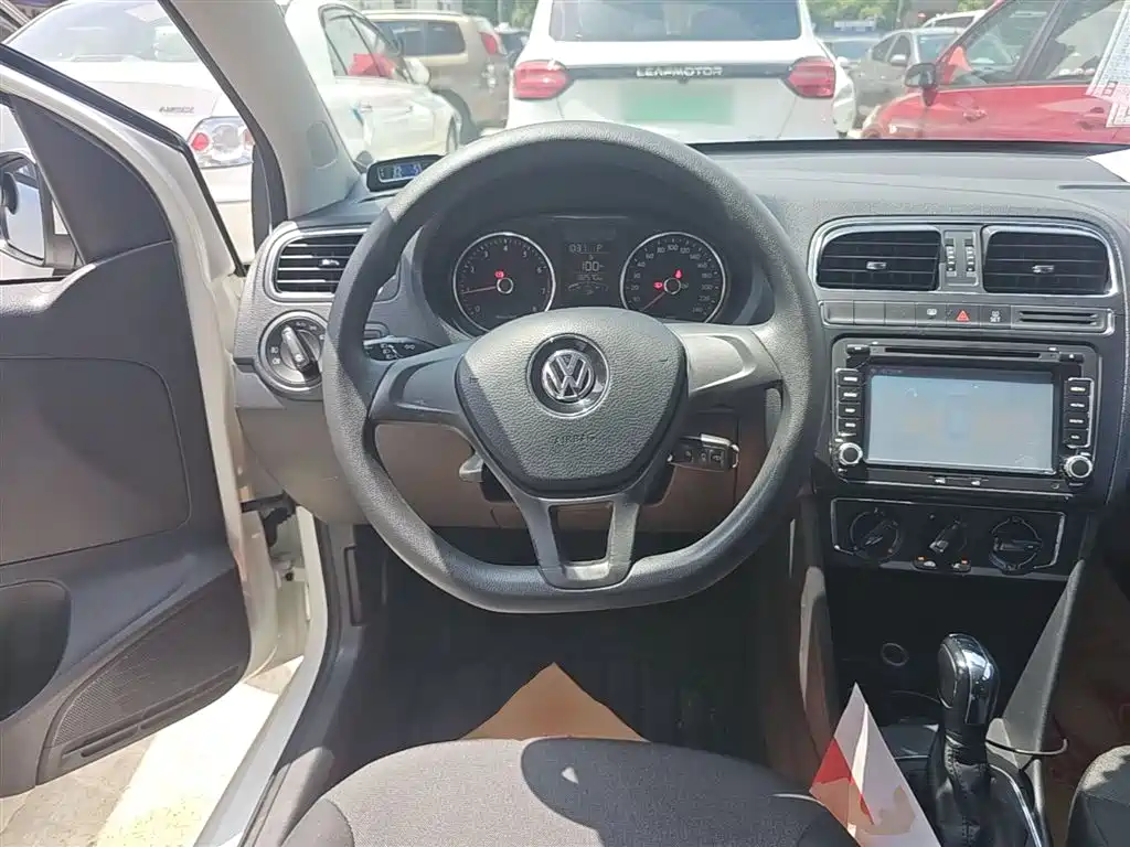 Volkswagen Polo 2014 1.4L Automatic Comfort Edition фото 6