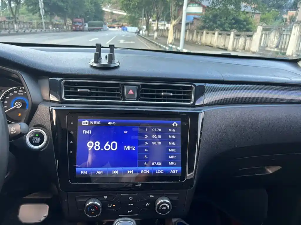 Dongfeng Fengguang Fengguang 580 2016 2016 Facelift 1.5T CVT Luxury