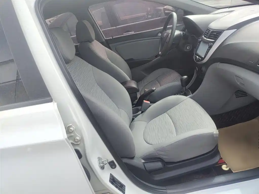 Hyundai Verna 2014 1.4L Automatic Smart GLS фото 25