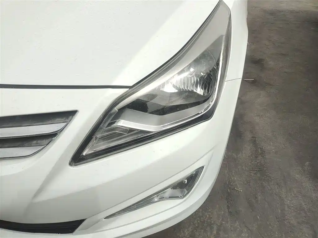 Hyundai Verna 2014 1.4L Automatic Smart GLS фото 24