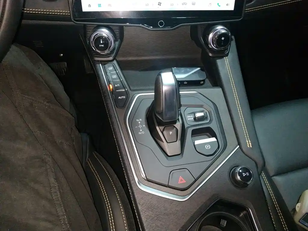 Lynk & Co 01 2025 2024 2.0TD 2WD Global Edition