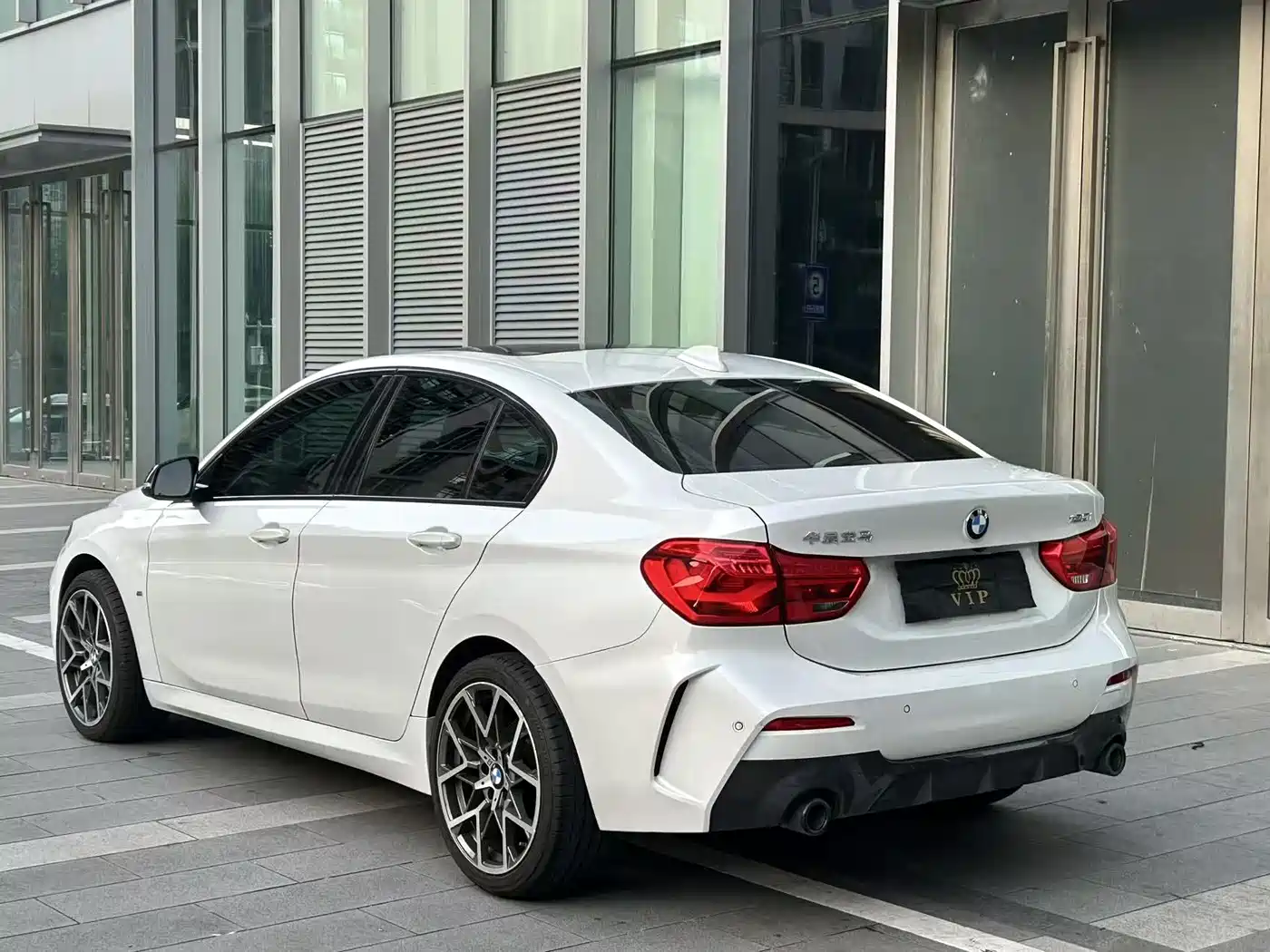 BMW 1 Series 2021 125i M Sport Black Night Edition фото 4