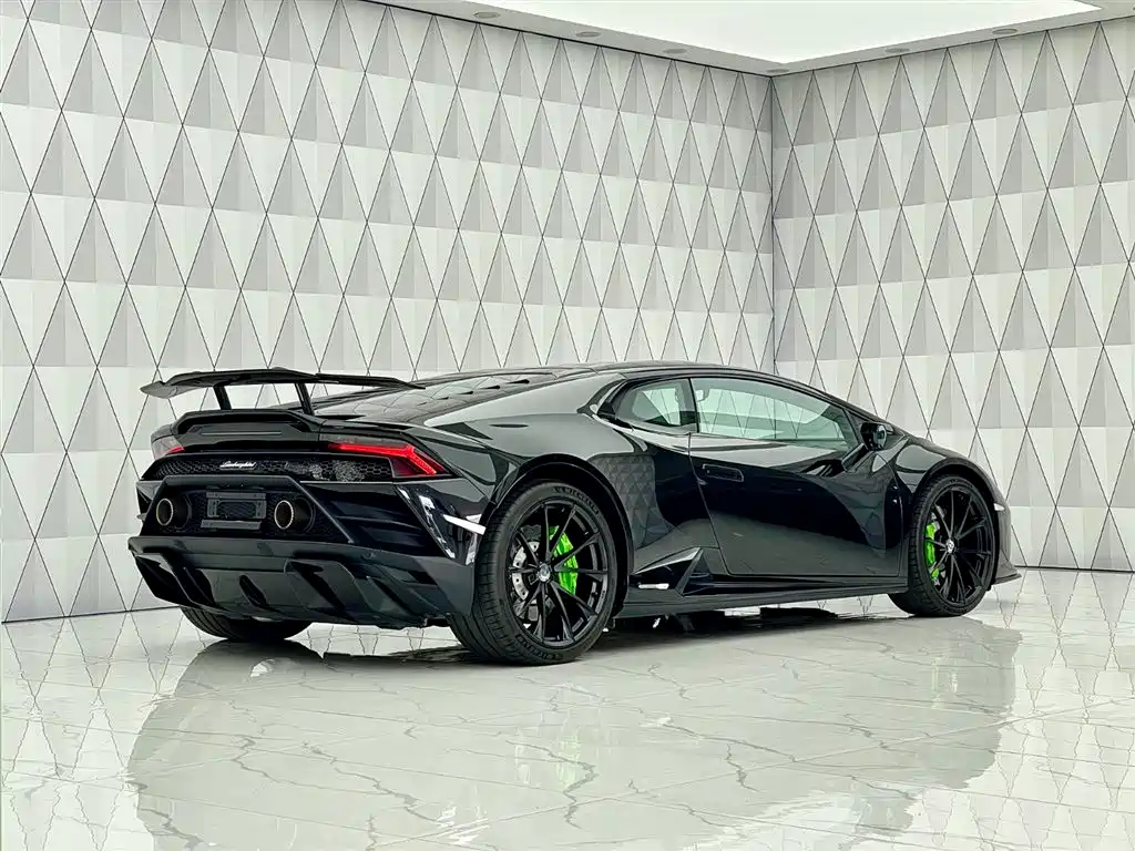LAMBORGHINI HURACÁN