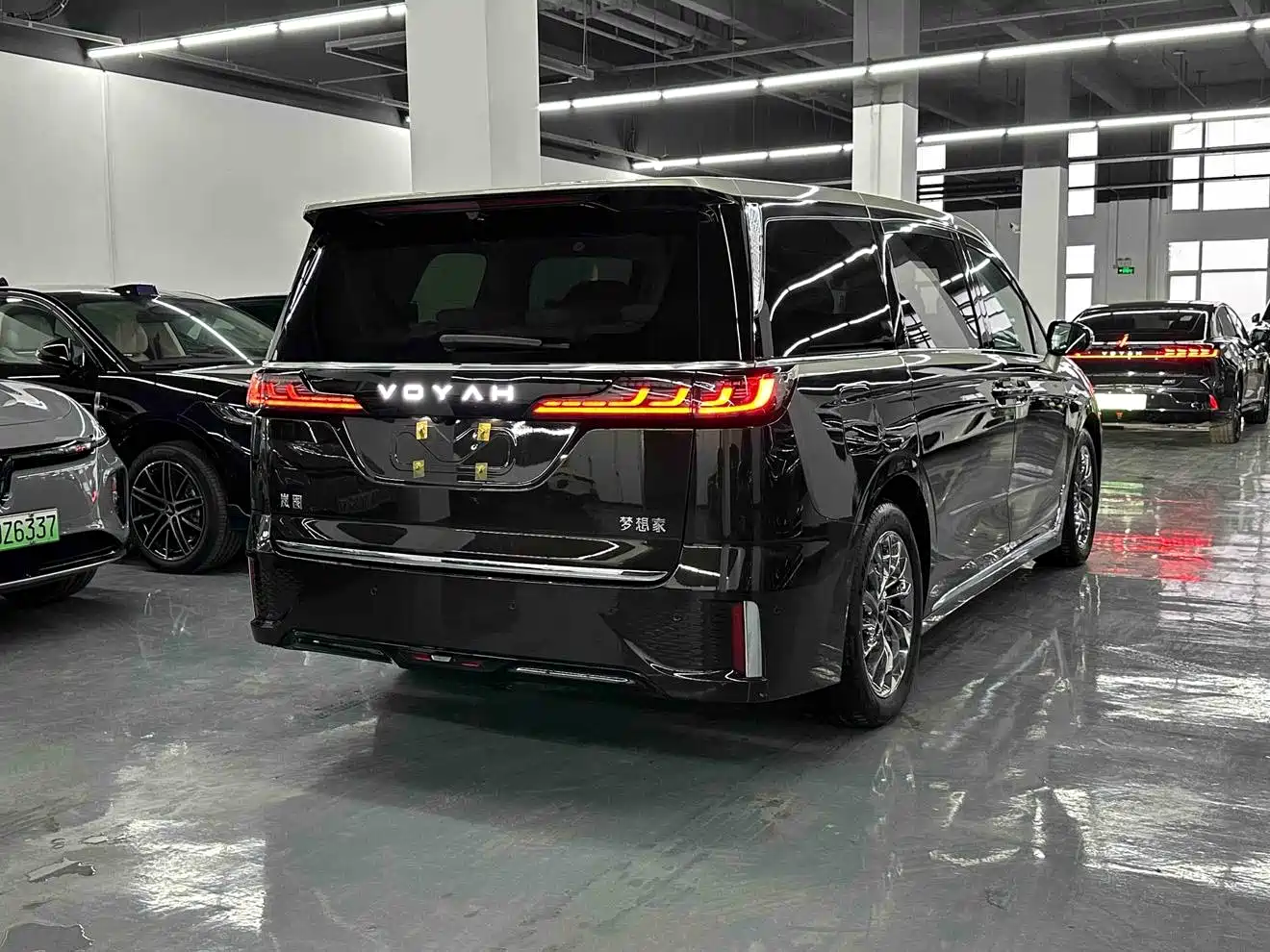 Voyah Auto Voyah Dreamer 2025 EV AWD Flagship Qiankun Edition фото 4