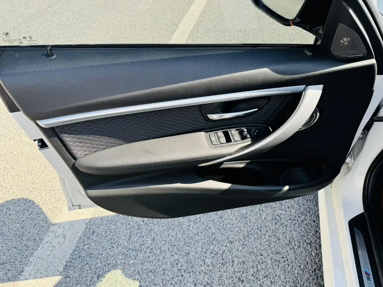 BMW 3 Series 2018 320i M Sport Black Night Edition фото 4