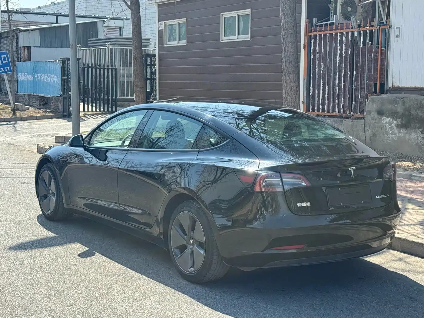 TESLA MODEL 3