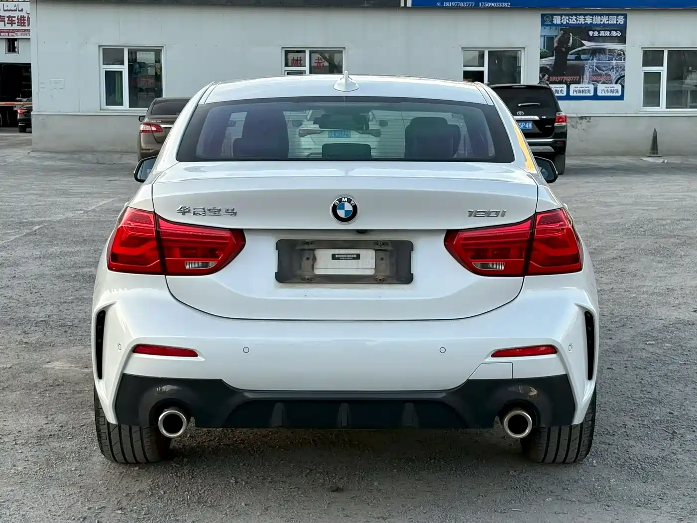 BMW 1 Series 2023 120i M Sport Shadow Edition фото 8