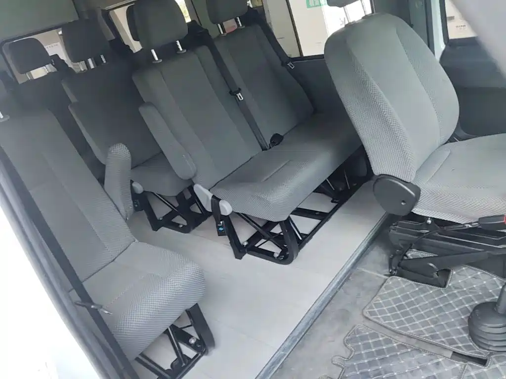 Iveco Daily 2023 2021 2.5T A35 M1 Bus 5-9 Seats Short Wheelbase Medium Roof Single Tire Manual Door