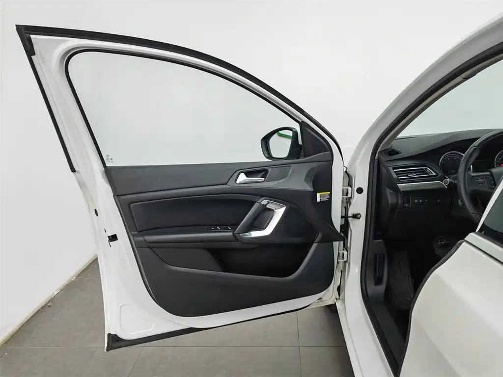 Peugeot 408 2016 1.6T Automatic Luxury Edition фото 8