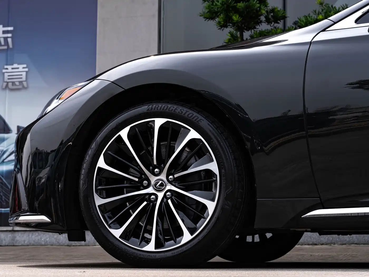 Lexus LS 2021 500h Executive Edition фото 8