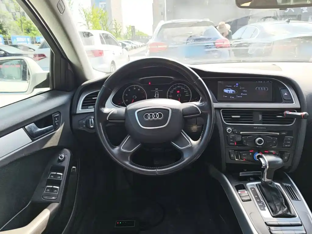 Photo 11 - Audi A4L
