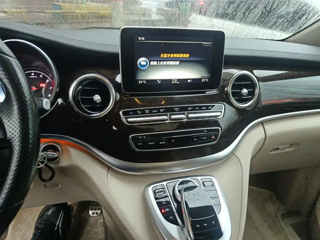 Mercedes-Benz V-Class 2017 Model V 260 L Premium Extended Edition фото 6