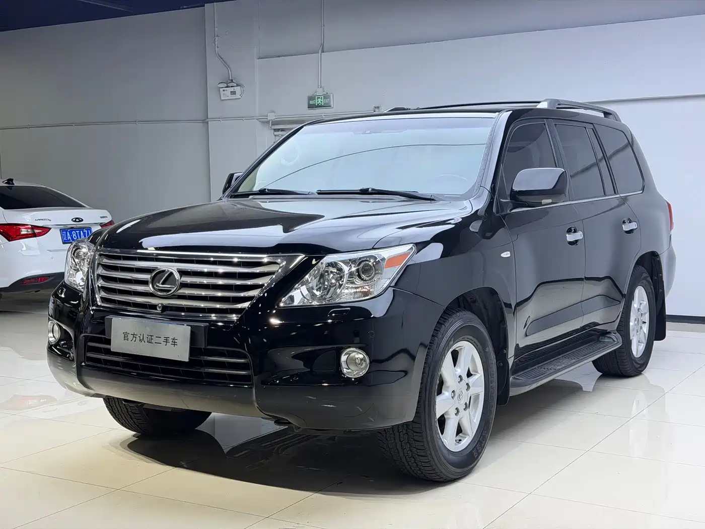 Фото 1 - Lexus LX