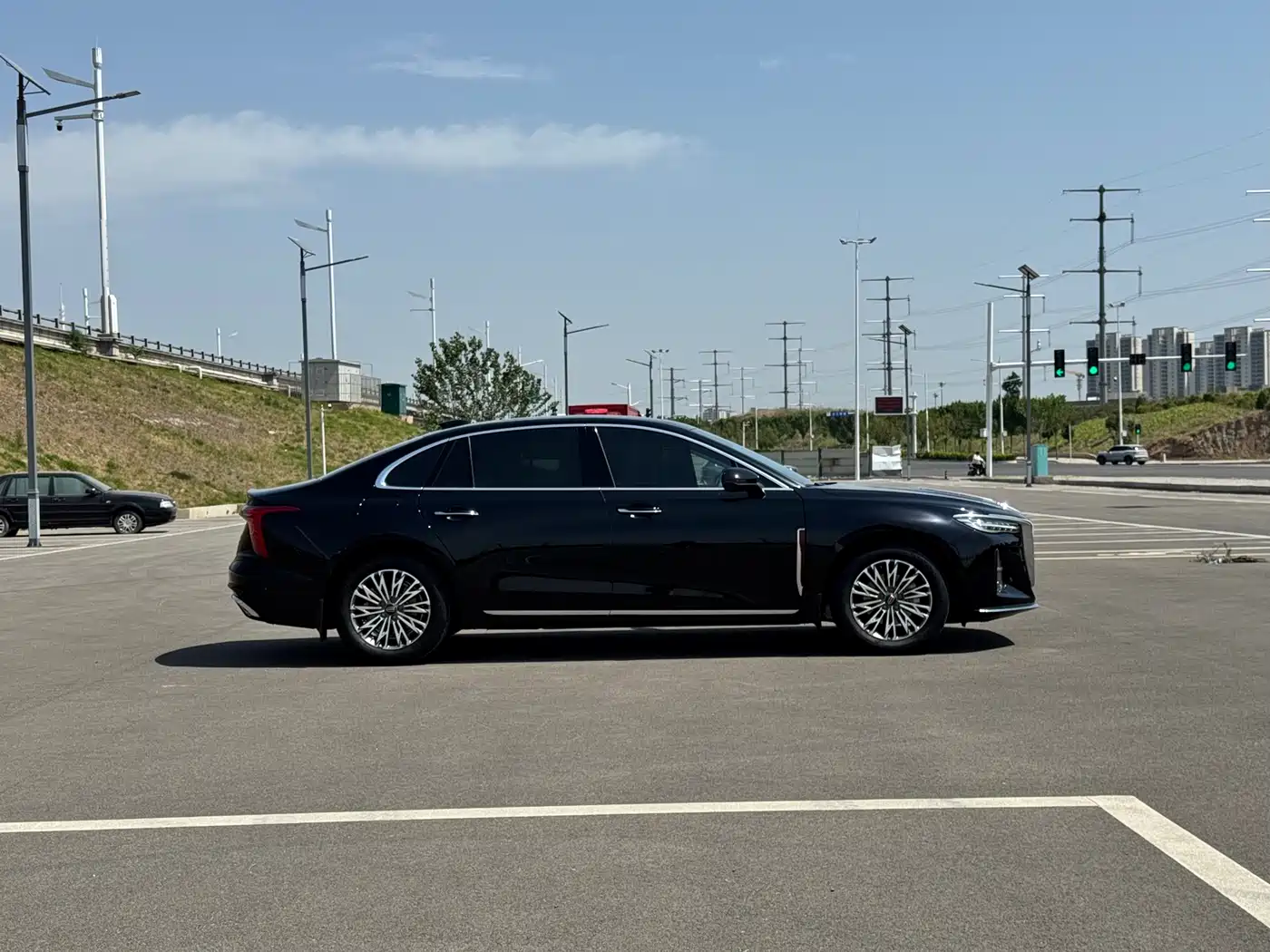 Hongqi H5 2025 1.5T DCT Flag Rhythm 500,000 Units Memorial Edition фото 7