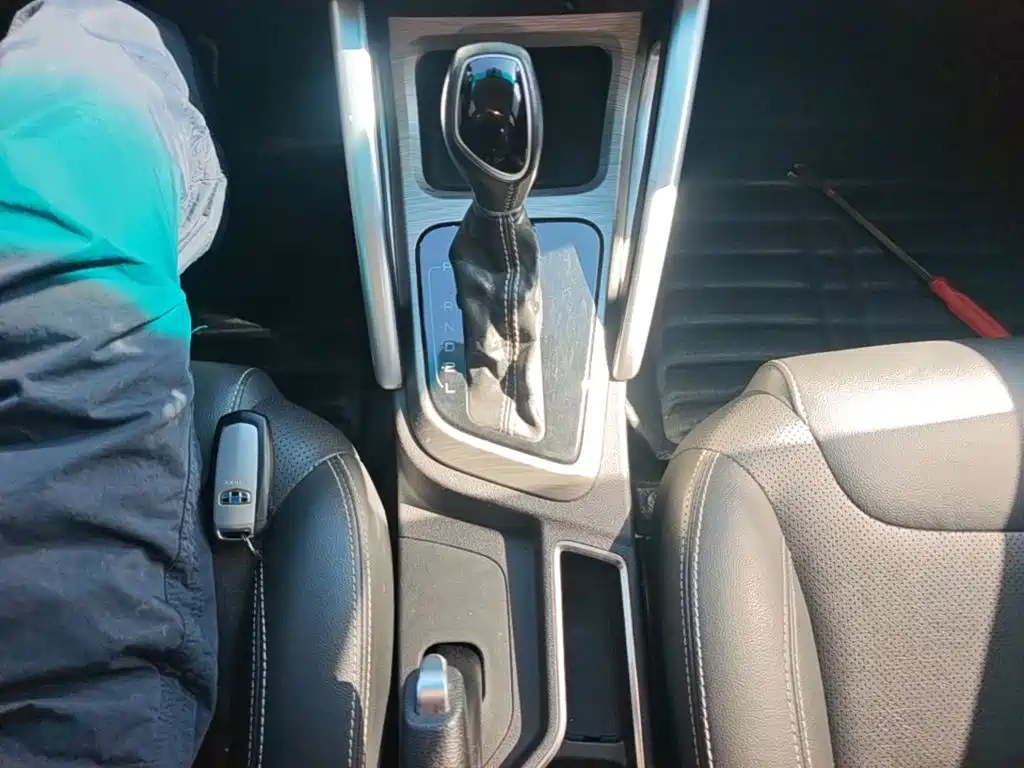 Фото 14 - Geely Vision X3