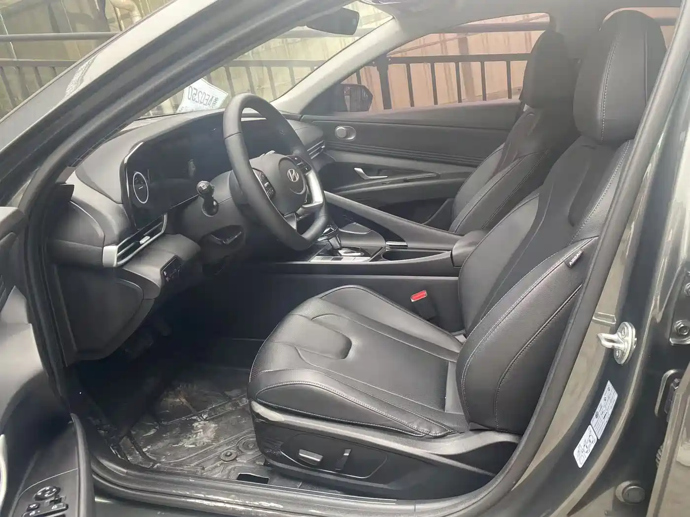 Hyundai Elantra 2023 1.5L CVT GLX Elite Edition фото 4