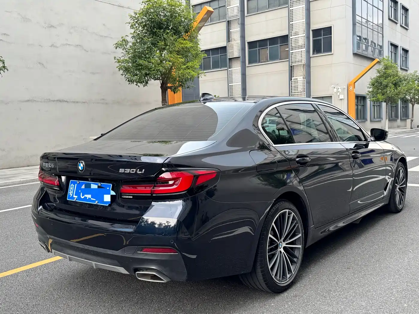 BMW 5 Series 2023 530Li Leading M Sport Package фото 5