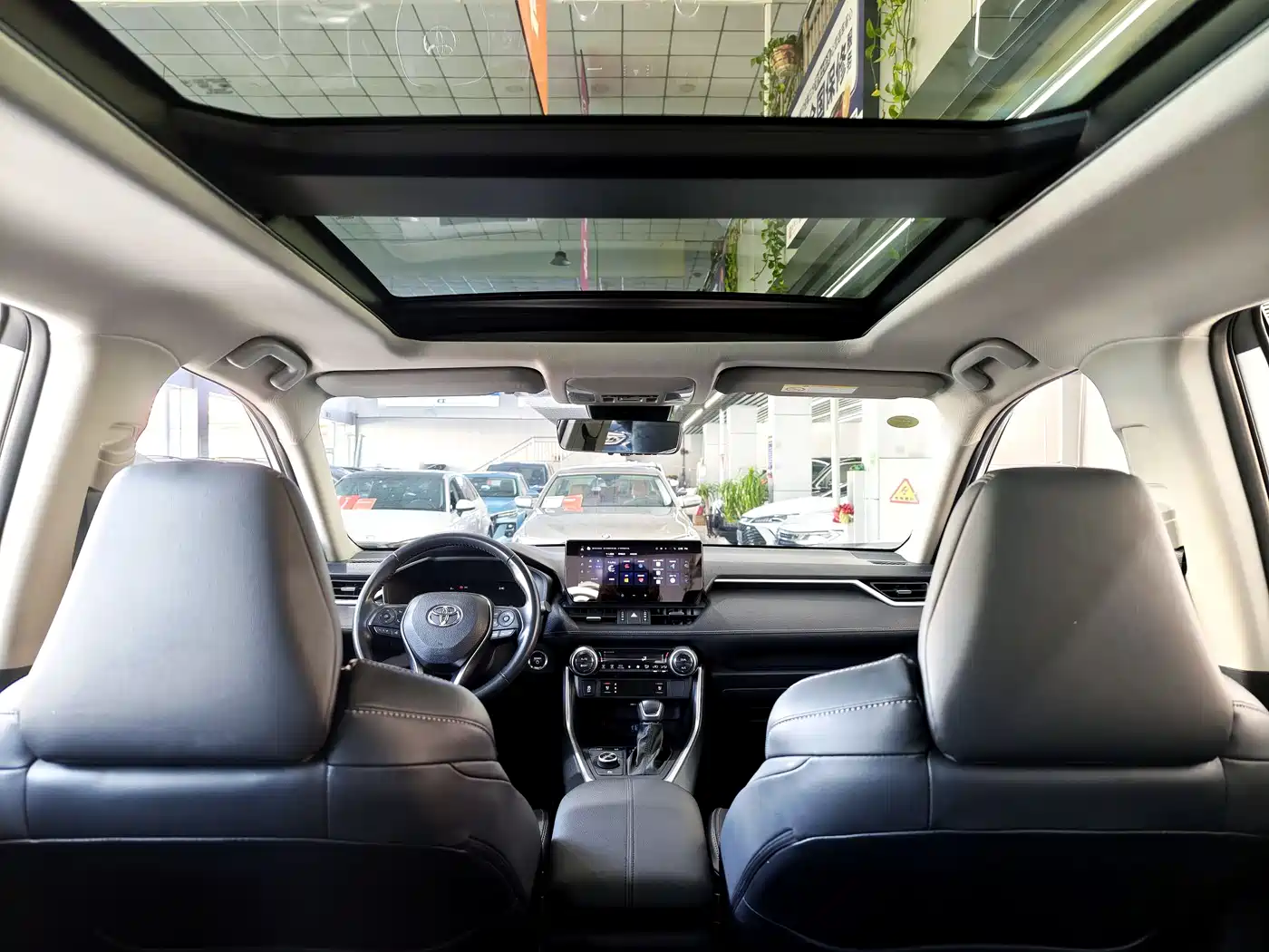 Toyota Wildlander 2023 Hybrid 2.5L E-CVT AWD Premium Edition фото 6