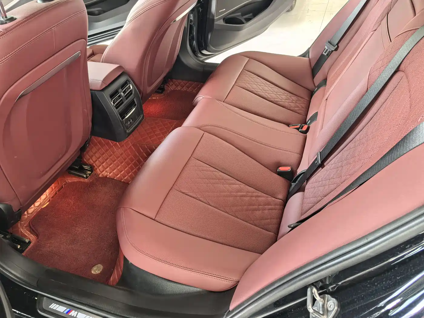 BMW 3 Series 2023 325Li M Sport Black Night Package фото 6