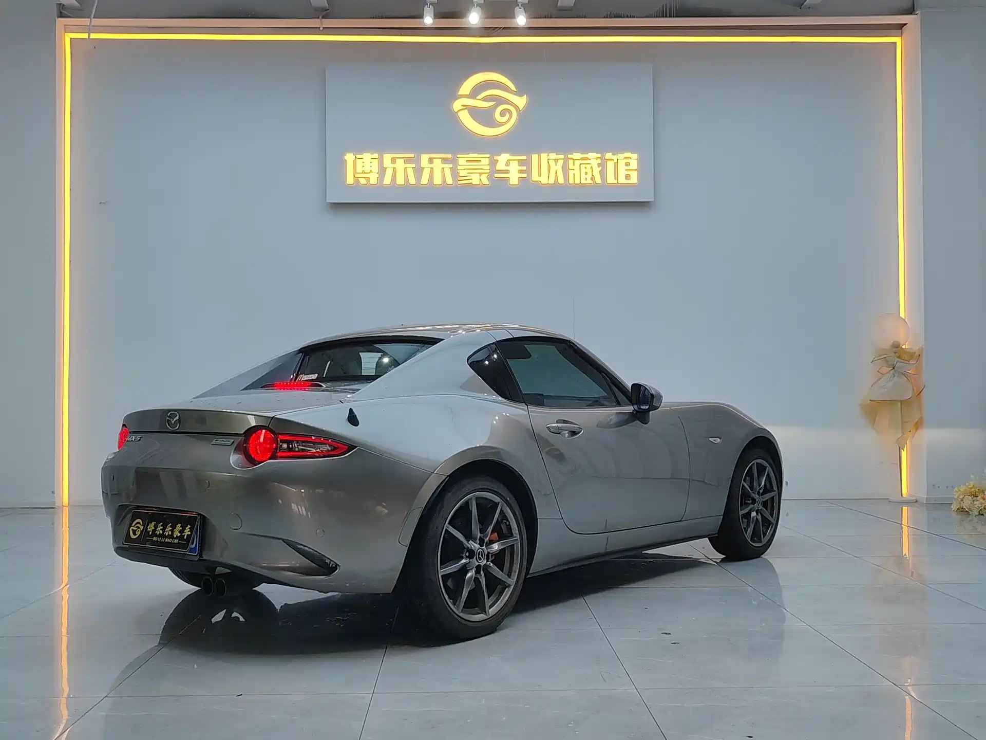 Фото 15 - Mazda MX-5
