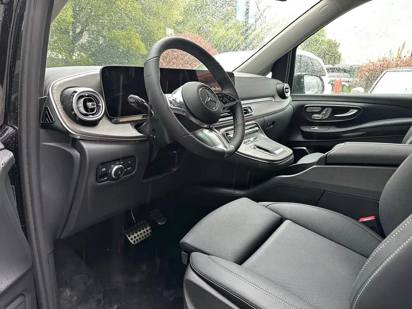 Mercedes-Benz V-Class 2024 V 300 L Long Wheelbase Luxury Edition фото 7