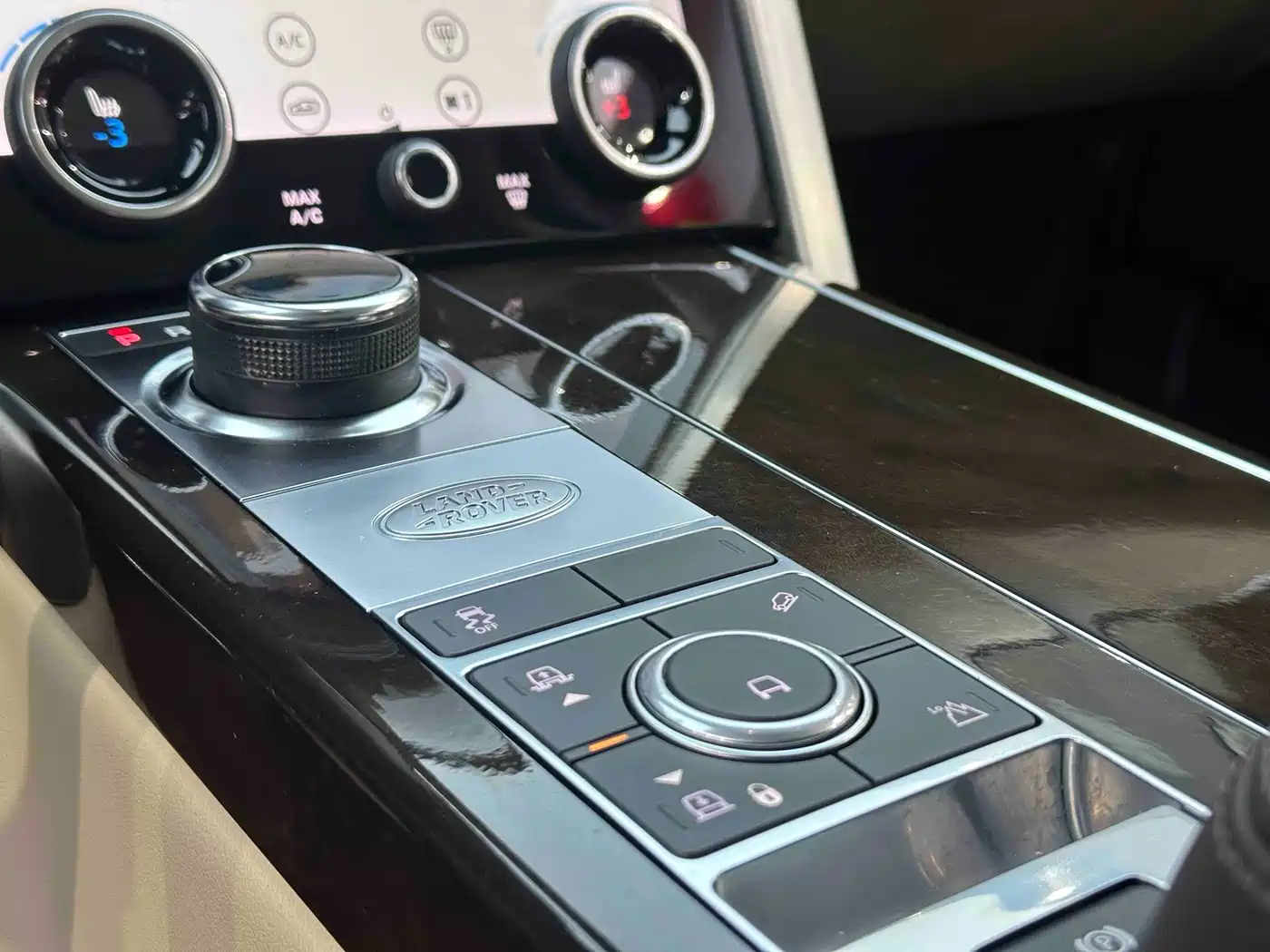 Land Rover Range Rover 2020 3.0 L6 Heritage Extended Edition фото 12