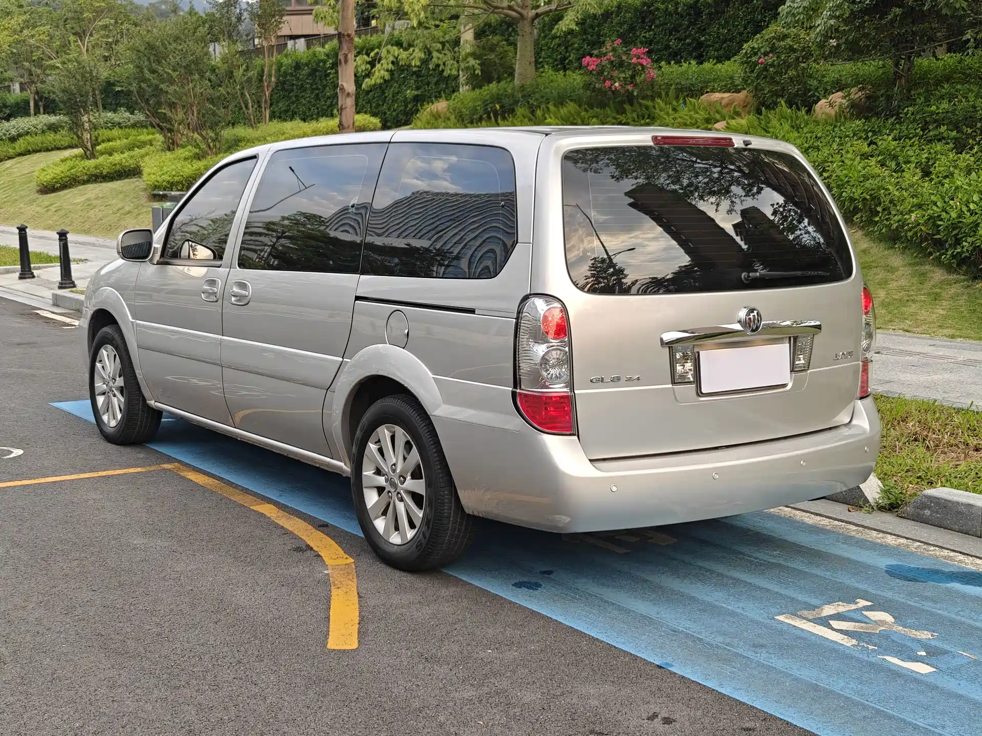 Фото 14 - Buick GL8
