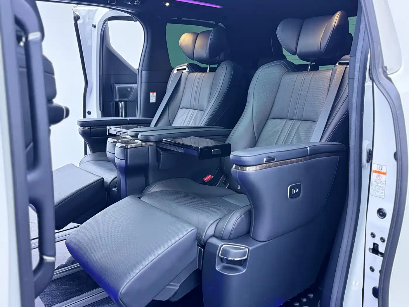 Toyota Alphard 2020 Hybrid 2.5L Premium Edition фото 12