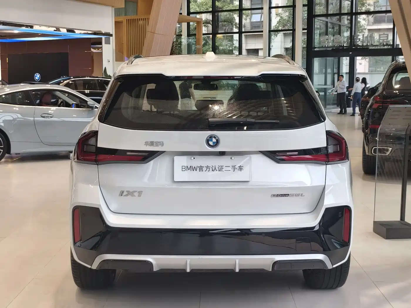 BMW iX1 2025 eDrive25L M Sport Package фото 3