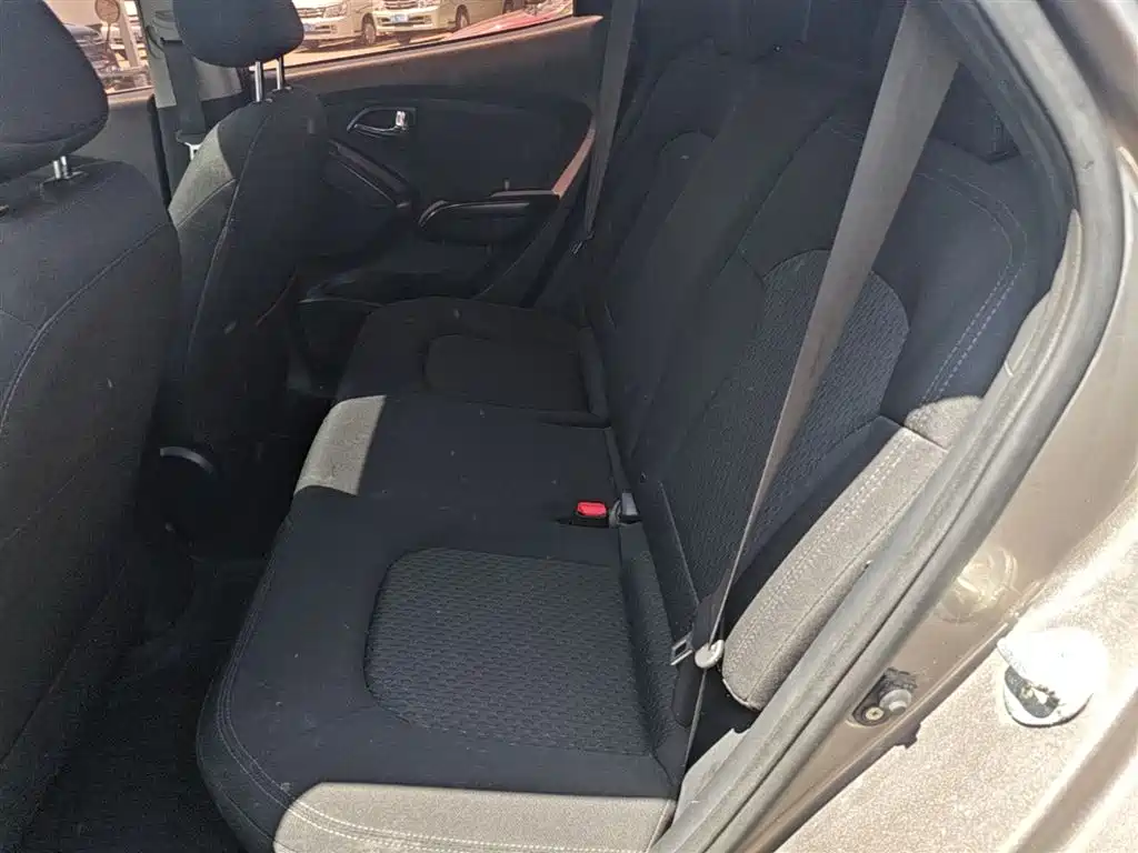 Hyundai Beijing Hyundai ix35 2013 2.0L Automatic 2WD Comfort GL China IV фото 17
