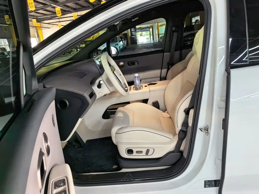 Li Auto i6 2026 2025 4WD Base Model