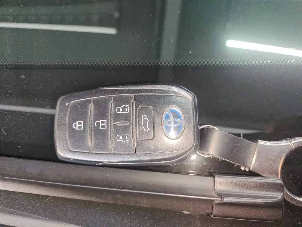 Toyota Granvia 2023 2.5L Hybrid Prestige PLUS Edition фото 9